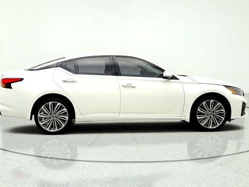 Used 2023 Nissan Altima 2.5 SL AWD/4WD image 4