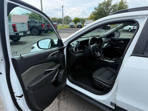 Used 2024 Chevrolet Trax ACTIV w/ Sunroof Package image 6