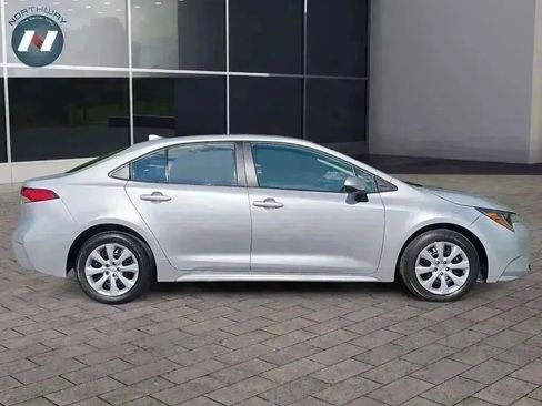 Used 2024 Toyota Corolla LE image 6