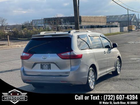 Used 2016 Toyota Sienna AWD image 9
