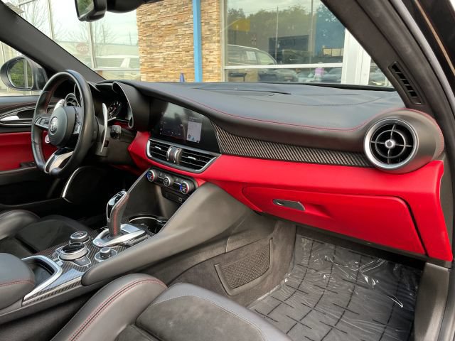 Used 2021 Alfa Romeo Giulia Quadrifoglio RWD image 31