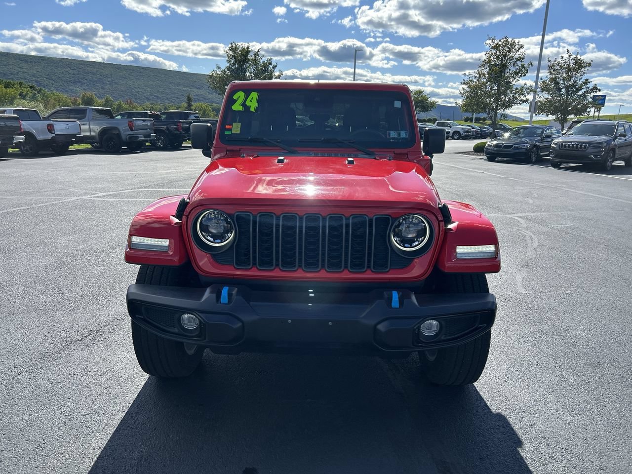 Used 2024 Jeep Wrangler Unlimited w/ Convenience Group AWD/4WD image 2