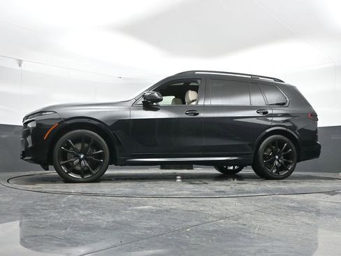 Used 2025 BMW X7 M60i image 53