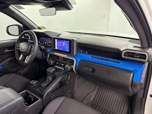 Used 2025 Toyota Tacoma TRD Off-Road AWD/4WD image 34