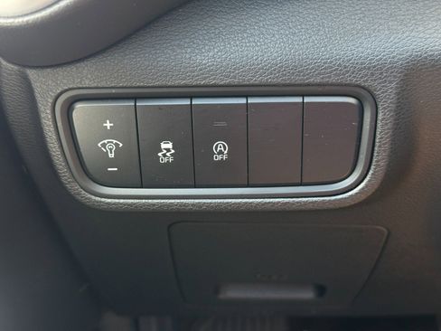 Used 2023 Kia Soul LX w/ LX Technology Package FWD image 16