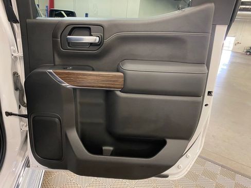 Used 2022 Chevrolet Silverado 1500 High Country w/ Technology Package image 11