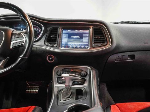 Used 2017 Dodge Challenger GT w/ GT Interior Package image 13