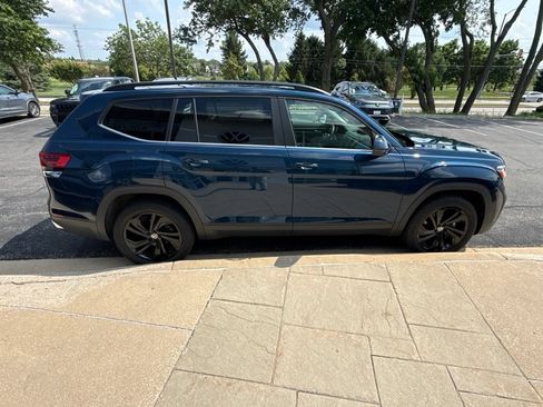 Used 2023 Volkswagen Atlas SE w/ Panoramic Sunroof Package AWD/4WD image 7