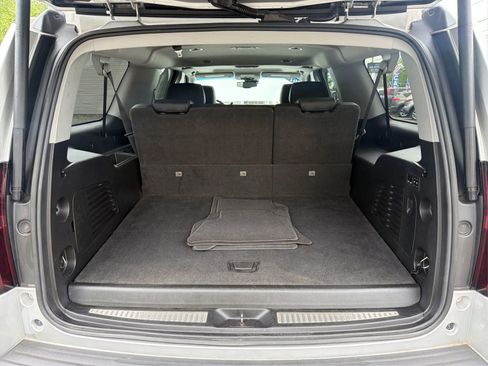 Used 2018 Chevrolet Suburban LT w/ Luxury Package AWD/4WD image 12