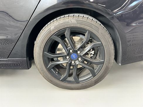 Used 2020 Ford Fusion SE w/ Equipment Group 151A FWD image 11