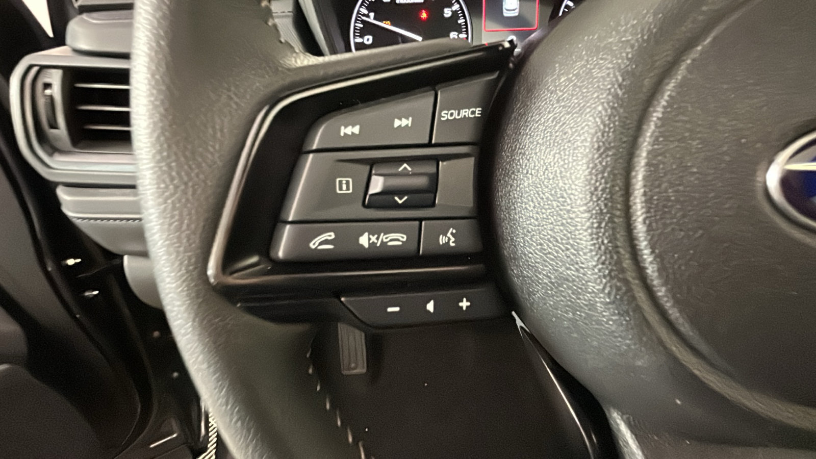 Used 2025 Subaru Forester Premium AWD/4WD image 19