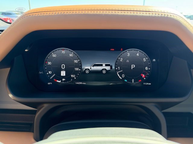 Used 2024 Land Rover Defender 130 X-Dynamic SE AWD/4WD image 14