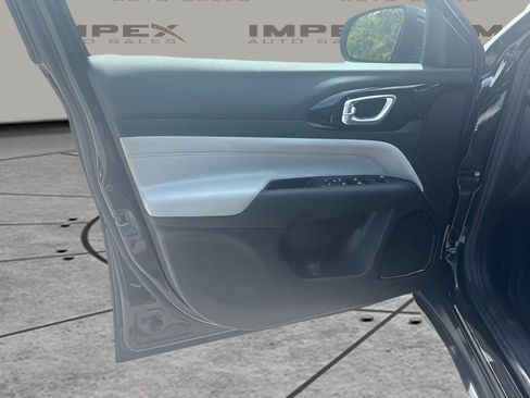 Used 2025 Jeep Compass Limited AWD/4WD image 16