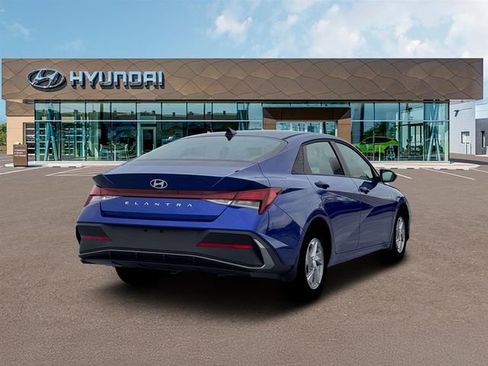 New 2026 Hyundai Elantra SE image 7