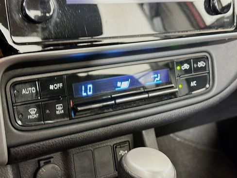 Used 2017 Toyota Corolla LE image 22