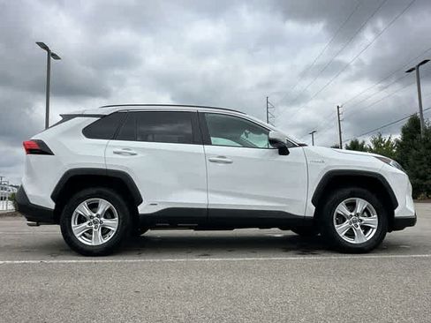 Used 2021 Toyota RAV4 XLE w/ Convenience Package AWD/4WD image 3
