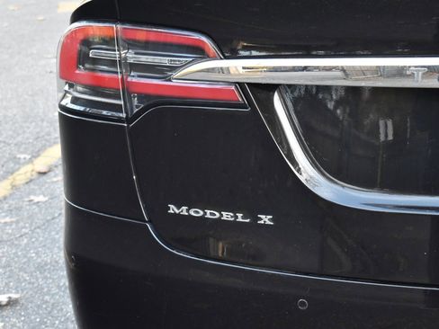 Used 2018 Tesla Model X 75D image 41