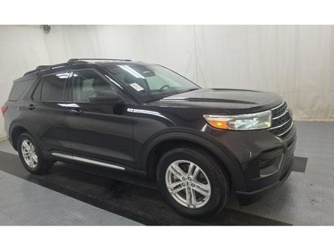 Used 2022 Ford Explorer XLT w/ Class IV Trailer Tow Package AWD/4WD image 2