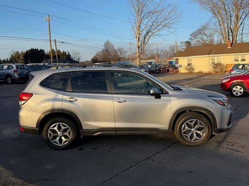 Used 2020 Subaru Forester Premium image 5