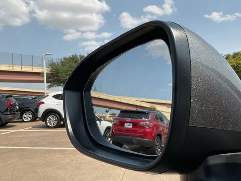 Used 2025 Nissan Rogue SV w/ SV Premium Package FWD image 27