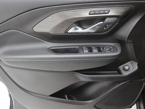 Used 2024 GMC Terrain SLT image 15