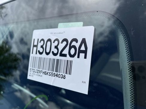 Certified 2019 Toyota Highlander XLE AWD/4WD image 26
