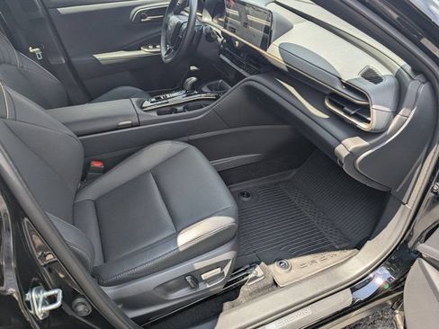 Used 2025 Toyota Crown Signia AWD/4WD image 12