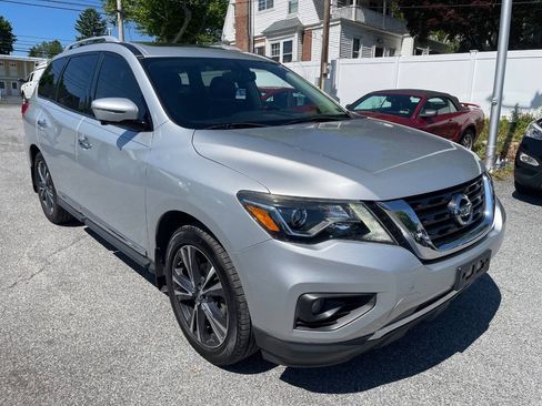 Used 2017 Nissan Pathfinder Platinum FWD image 4