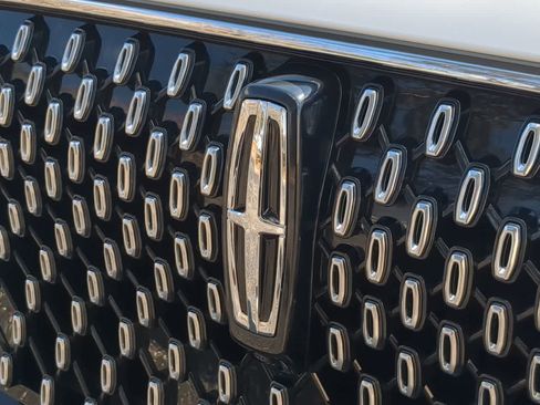 Used 2025 Lincoln Aviator Reserve w/ Luxury Package image 11