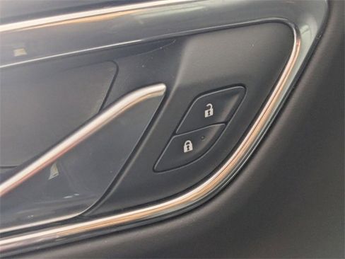 Used 2022 Chevrolet Tahoe LT w/ Luxury Package image 11