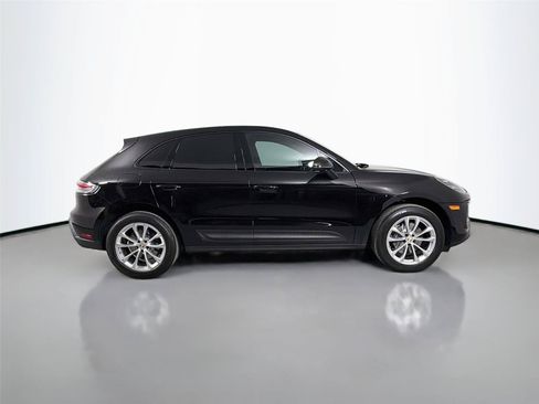 Certified 2024 Porsche Macan AWD/4WD image 8