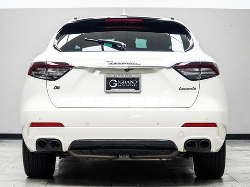 Used 2021 Maserati Levante AWD/4WD image 11
