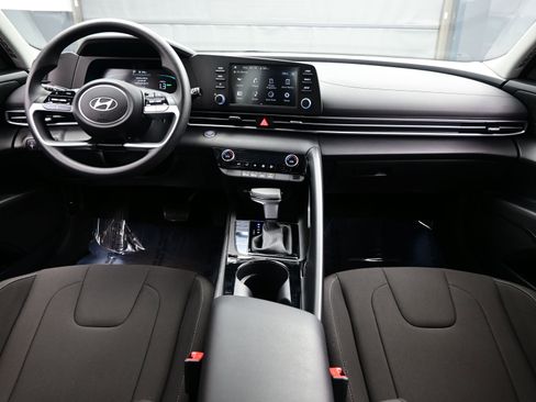 Certified 2025 Hyundai Elantra Blue image 16