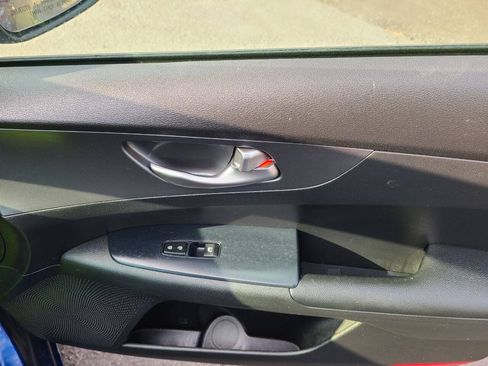 Used 2020 Kia Forte LXS FWD image 19