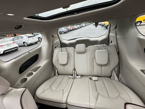 Used 2020 Chrysler Pacifica Limited FWD image 21