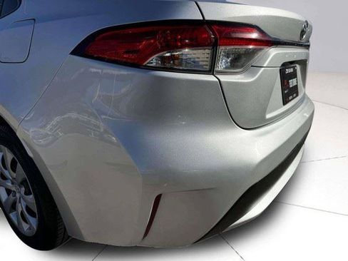 Used 2020 Toyota Corolla LE FWD image 15