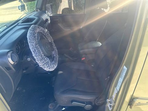 Used 2013 Jeep Wrangler Unlimited Sport w/ Connectivity Group AWD/4WD image 9