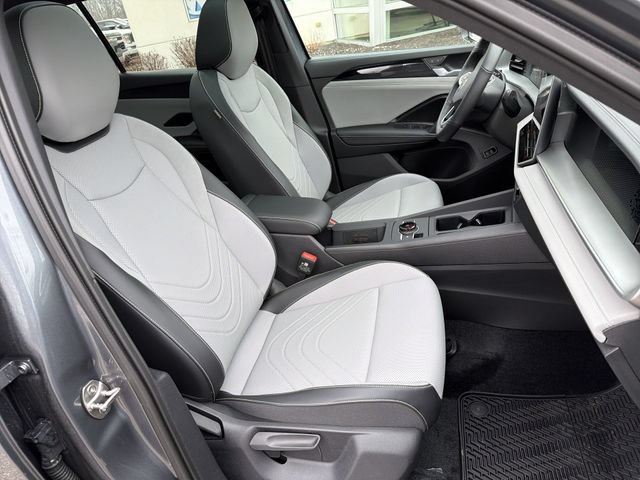 New 2026 Volkswagen Tiguan SE R-Line FWD image 25