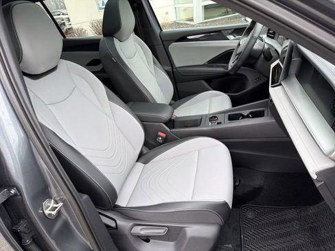 New 2026 Volkswagen Tiguan SE R-Line image 25