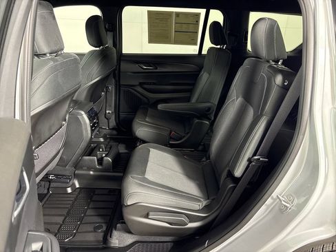 Used 2025 Jeep Grand Cherokee L Laredo RWD image 24