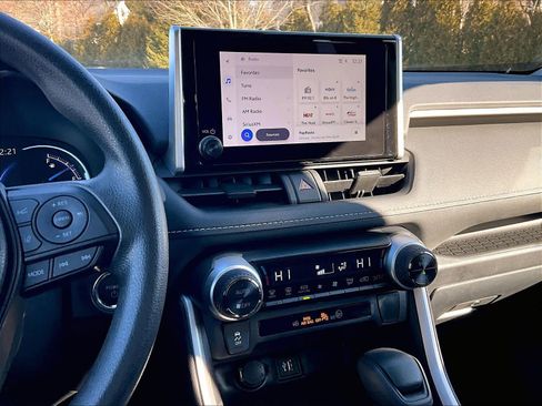 Used 2025 Toyota RAV4 XLE image 18