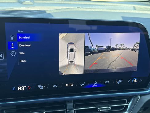 Used 2025 Chevrolet Equinox EV LT FWD image 24