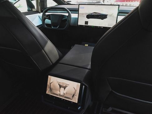 Used 2024 Tesla Cybertruck AWD Crew Cab image 26