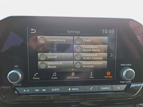 Used 2025 Nissan Pathfinder SV FWD image 21