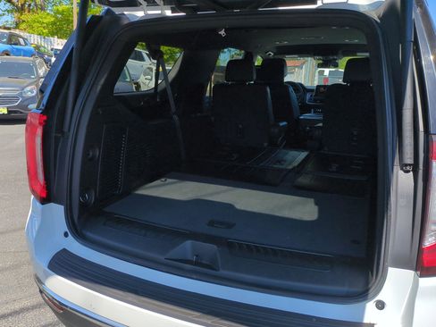 Used 2024 GMC Yukon XL SLT w/ SLT Luxury Package AWD/4WD image 25