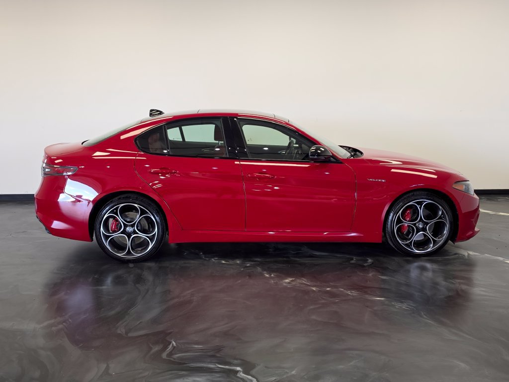 Used 2024 Alfa Romeo Giulia Veloce AWD/4WD image 28