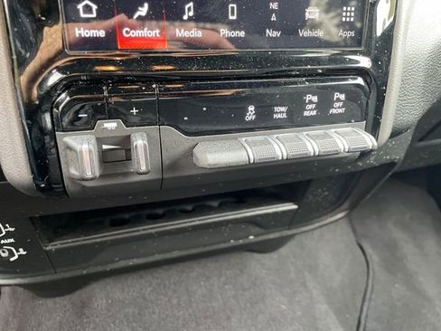 Used 2024 RAM 2500 Big Horn w/ Night Edition AWD/4WD image 33