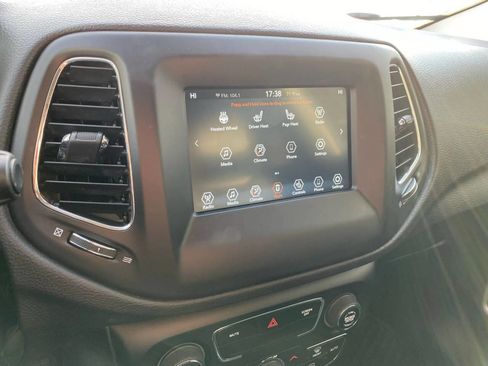 Used 2018 Jeep Compass Latitude w/ Popular Equipment Group AWD/4WD image 18