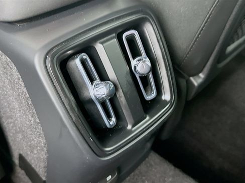 Used 2023 Volvo XC40 Recharge Plus AWD/4WD image 31