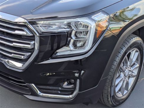 Used 2024 GMC Terrain SLT image 11